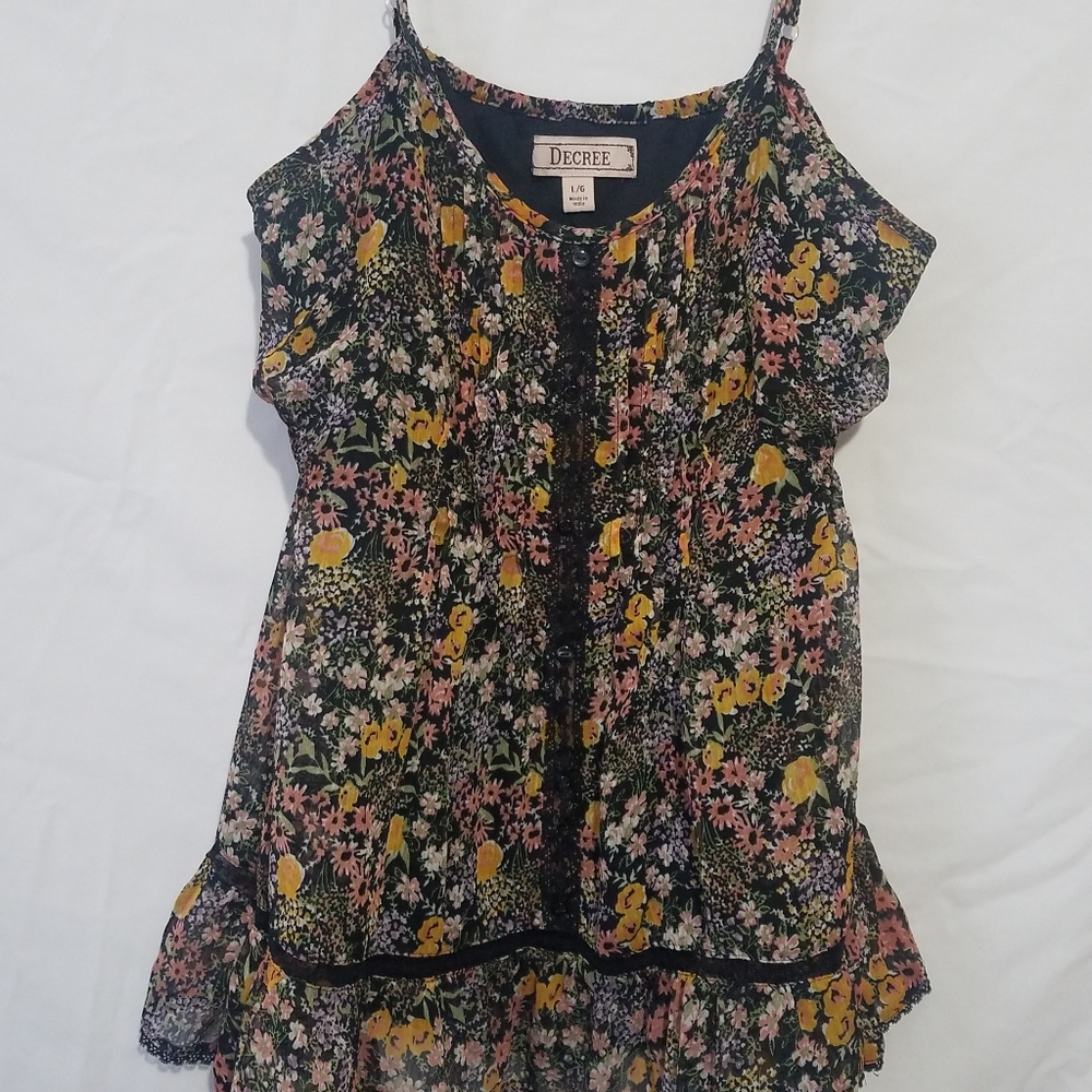Polyester tank with adjustable shoulder straps.